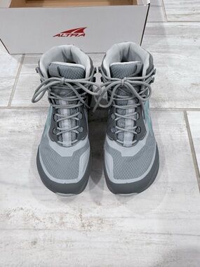 NWT Altra Women’s Gray Mid Waterproof Boots